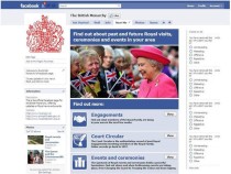 Пользователи читают новости на Facebook