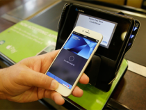 Владельцы iPhone смогут оплатить товары через ApplePay