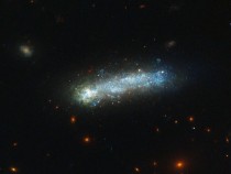 В NASA показали фото редкой галактики с «детским лицом»