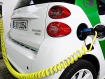 В Париже продемонстрировали электромобиль Smart
