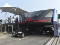 В КНР испытали 1-ый в мире надземный автобус — Чудо техники