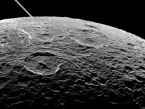 Профессионалы NASA обнаружили на спутнике Сатурна аномальное свечение