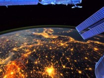 NASA опубликовало завораживающее фото Земли
