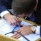 АЗС начали заправлять только чиновников и сотрудников экстренных служб на некоторых трассах