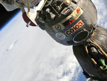 Возвращающиеся на землю космонавты перешли с МКС на борт «Союз МС»