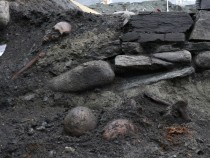 В российской столице во время ремонта водопровода отыскали деревянную мостовую XVII века