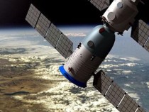 Экипаж китайского корабля «Шэньчжоу-11» благополучно вернулся на Землю