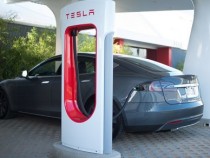 С 2017 года заправки Tesla станут платными