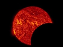 NASA опубликовало запись перемещения Луны по солнечному диску