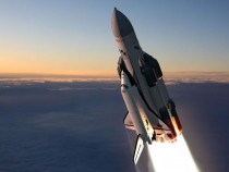 Над США самолет «нарисовал» в небе сам себя