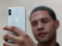 Apple бесплатно заменит iPhone X с трудностями в Face ID на новые