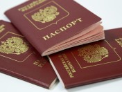 Москвичи почти месяц не могут записаться на оформление загранпаспортов