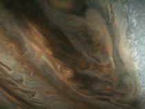 «Существа» в облаках Юпитера? Космический корабль Juno NASA получил фото