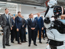 Дмитрию Медведеву показали секретную российскую разработку в области робототехники