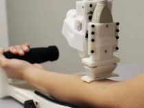 Новый робот делает превосходную работу по отбору крови
