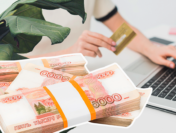 Россияне взяли в июне рекордные за два года 450 миллиардов рублей