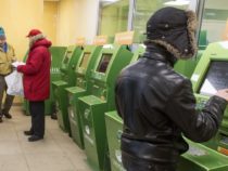 Наличные через любой банкомат: с октября россияне смогут пополнять счета в сторонних устройствах