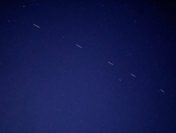 Астрономы-любители засняли «танец» спутников Starlink вокруг неизвестного объекта