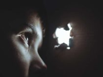 Обнаружена сильная связь между эмоциональным насилием в детстве и шизофреноподобным опытом во взрослой жизни