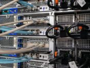Цены на стойки в ЦОДах выросли до 30% — заказчики переходят на высокомощные решения