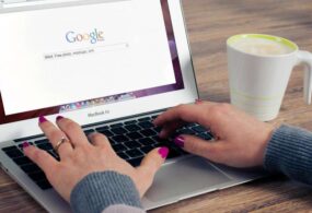 Google размещает рекламу в разговорах чат-ботов со стартапами в сфере ИИ