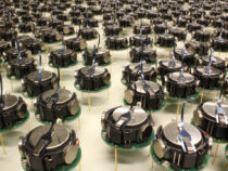 Сколтех представил на ICRA 2026 технологию роя роботов без центрального управления