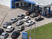 МВД решило не штрафовать россиян за очереди на АЗС