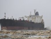 США продали на металлолом два захваченных российских нефтяных танкера Era и Lileo