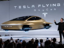 Tesla показала летающий электрокар Roadster